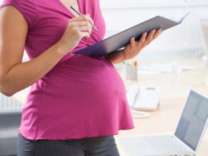 Featured image for “EL CONSTITUCIONAL Y EL SUPREMO FALLAN CONTRA LA DISCRIMINACIÓN LABORAL POR BAJA MATERNAL”