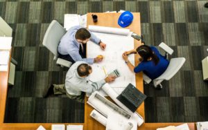 Featured image for “UNA CONTRATA A LA BAJA PERMITE A LA EMPRESA SUCESORA ACUDIR AL DESPIDO OBJETIVO”